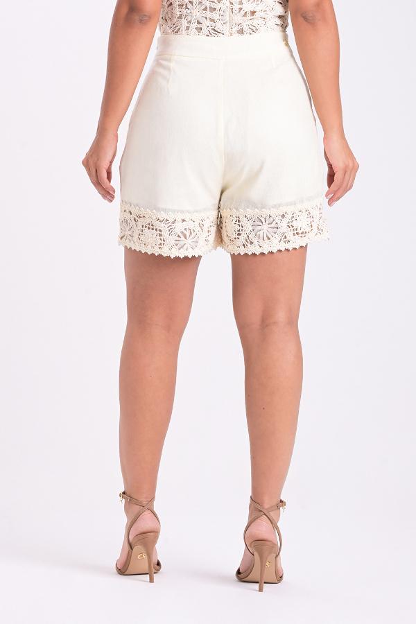 SHORT BEIGE DE LINO CON BORDADO