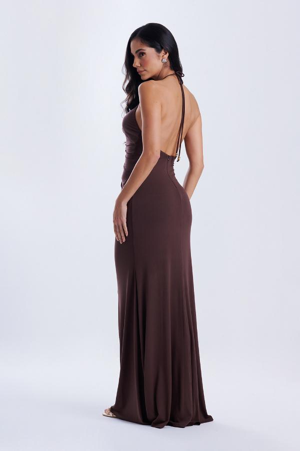 VESTIDO MARRON CON ESCOTE DRAPEADO